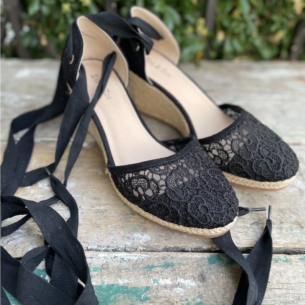 Eva & Zoe Black wedge strappy shoes 7.5 teyanna